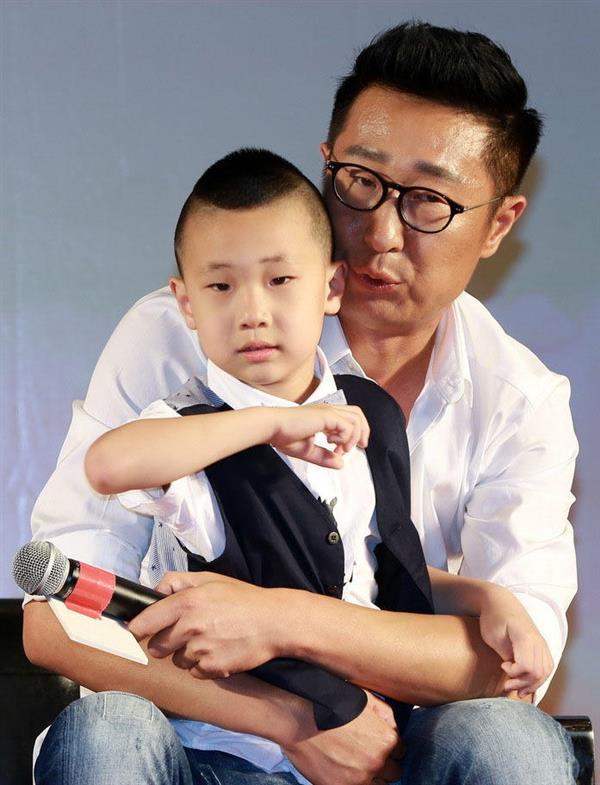 第三名:田亮有人曾说田亮一家人都共用一张脸,尤其是田亮和儿子小亮仔