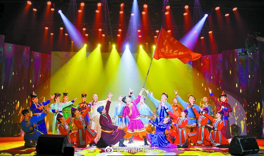 苏尼特右旗乌兰牧骑和草原文化青年俊杰同台献艺