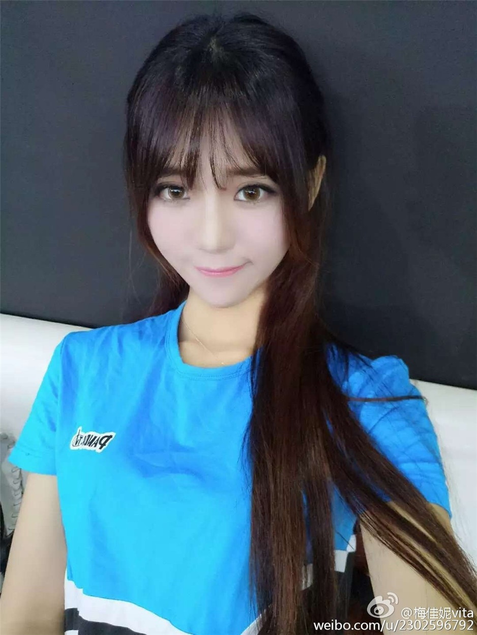 网络红人美女梅佳妮vita微博自拍照