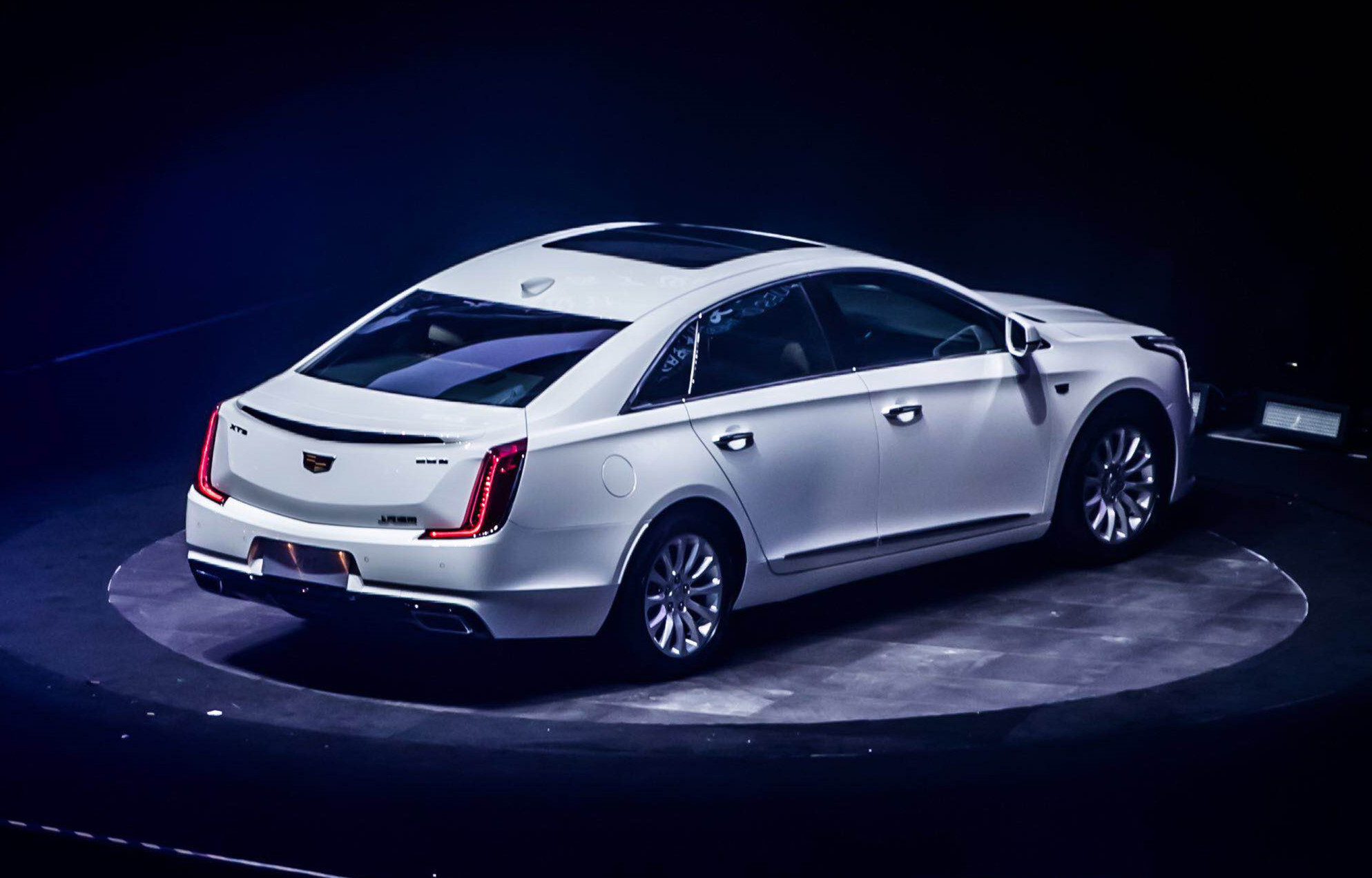 美系豪华c级车,降维打击abb,不到30万销量超皇冠同级第四