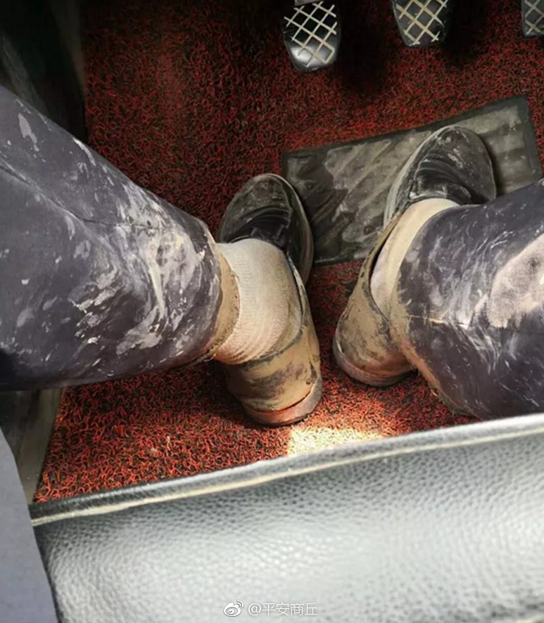 皮鞋变成泥鞋了……[心]