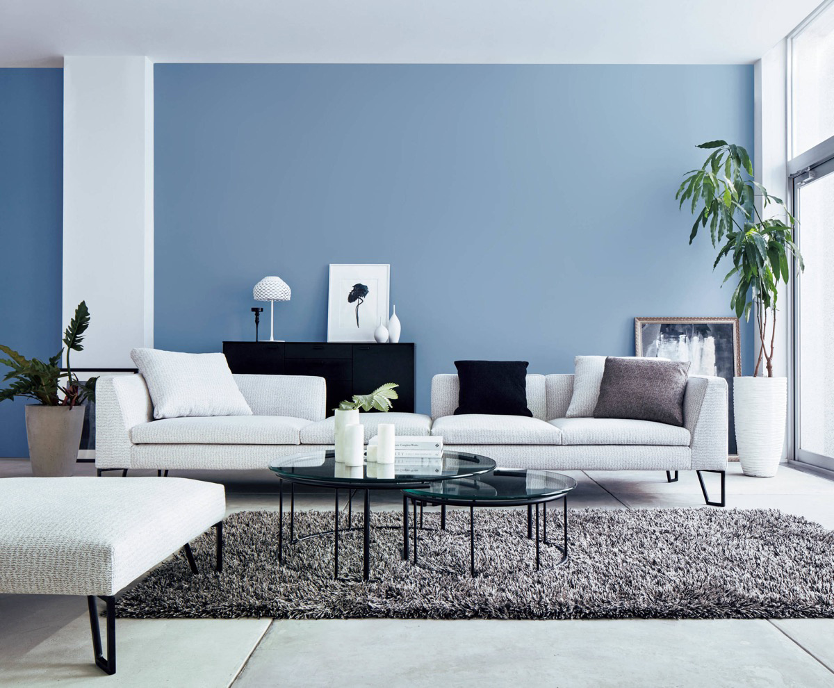 蓝色背景墙的客厅空间设计