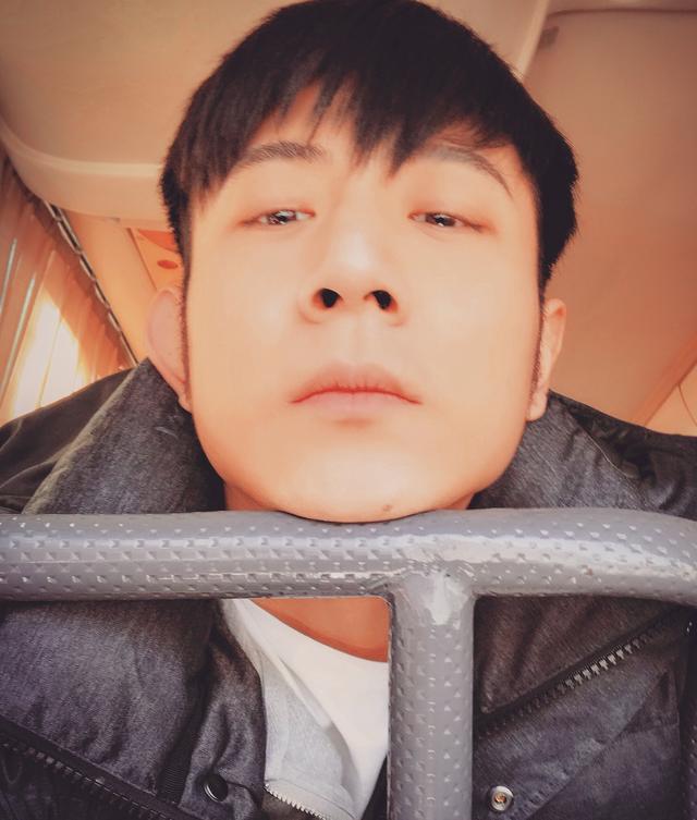 出生于1985年8月2日的高晓攀,毕业于中国戏剧喜剧对话班,冯宝华,向胜