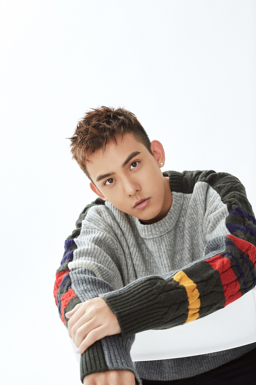 蔡振廷曝光毛衣写真 干净舒适温暖营业中