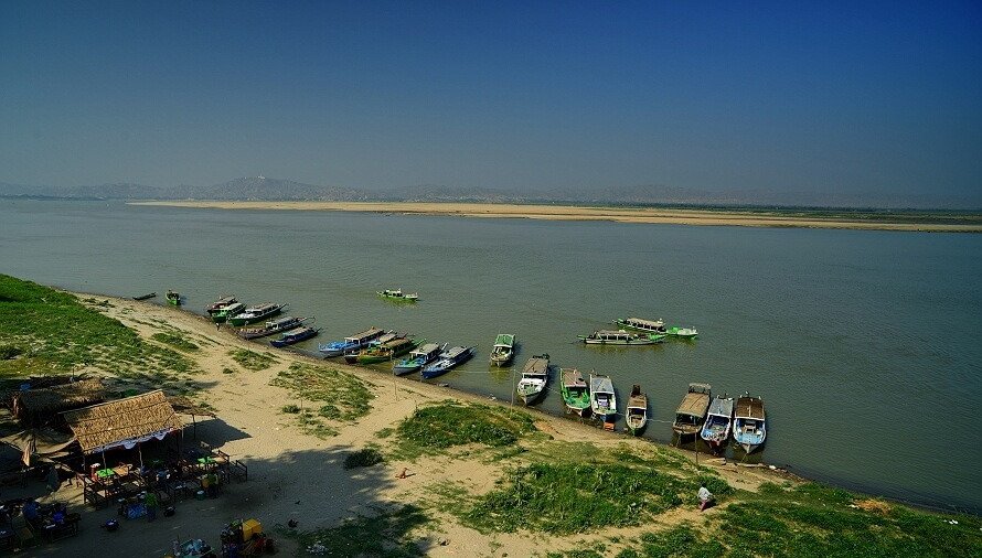 在伊洛瓦底江左岸那座出门见佛塔步步遇菩萨的古城晃荡