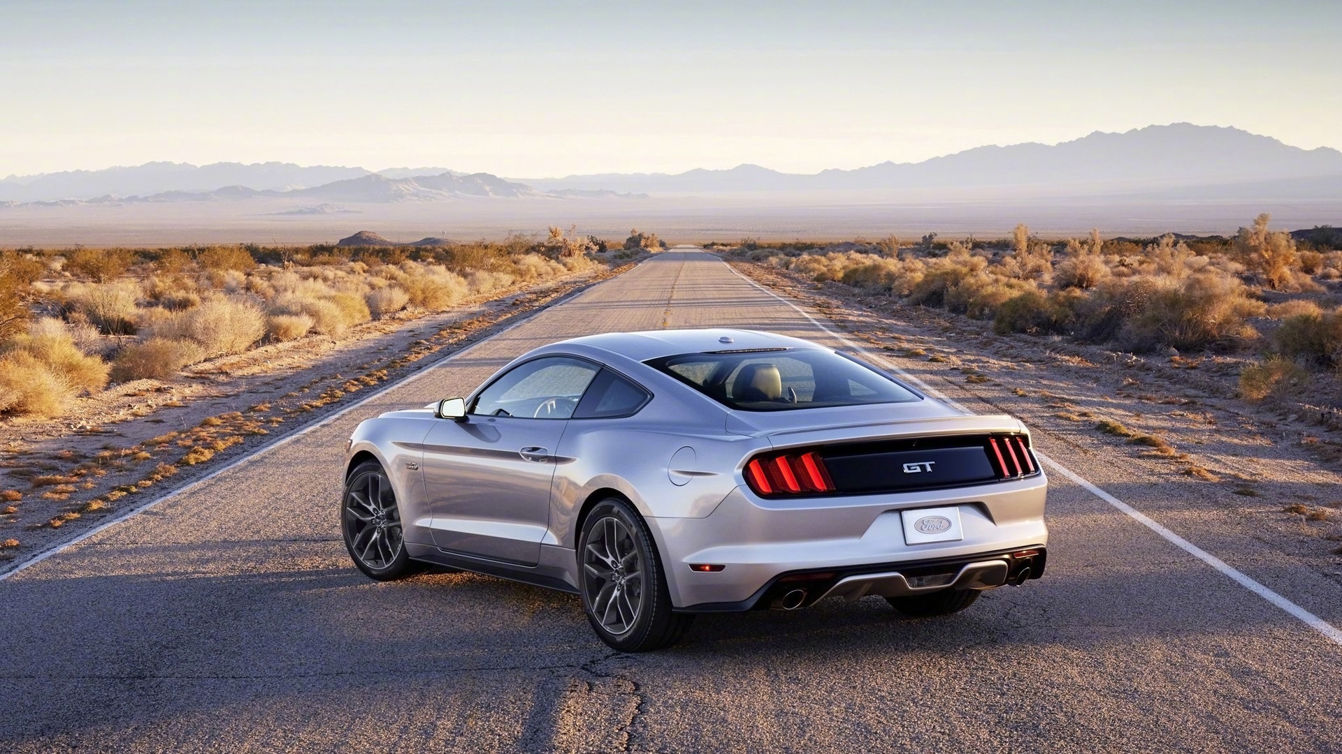 秋天到了,树叶黄了,壁纸屏保该换新车了