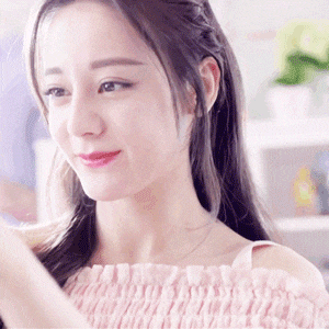 迪丽热巴搞笑表情了解一下?