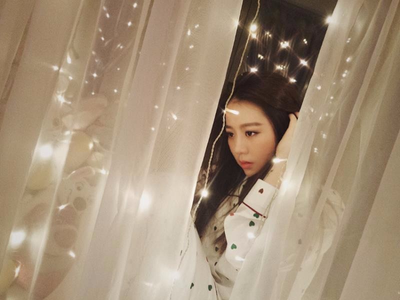 九零后阳光女歌手于果一曲《侧脸》获大众好评!