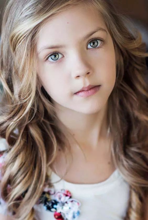 全球最漂亮的40位小公主,都是坠落凡间的精灵!