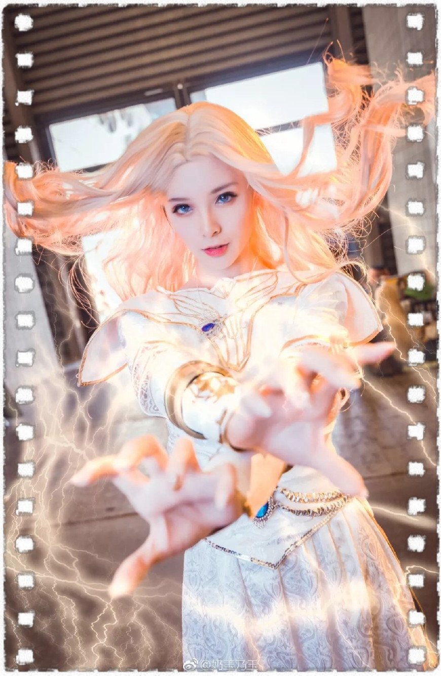 超神学院说实话这波cosplay我觉得凯莎女王要比天使彦好看