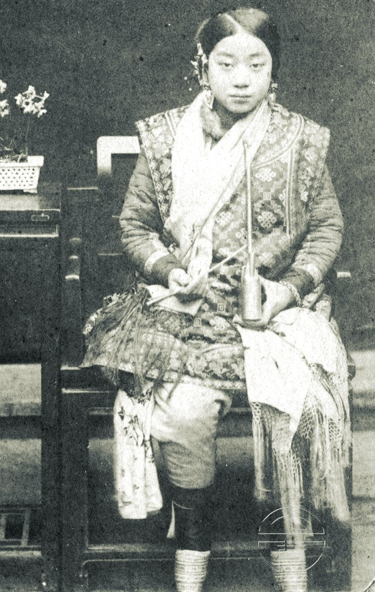 外国人拍摄的晚清妇女三寸金莲八国联军的行为让人愤怒