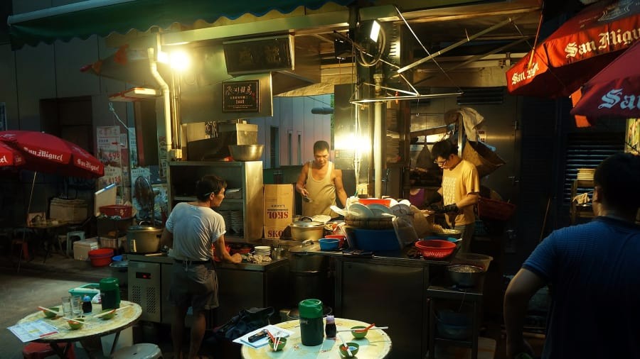 香港的传统大排档正在消失,而我们这儿却到处都是,为啥呢