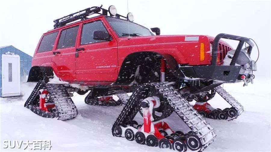 所以,雪地上针对轮子做文章的究极模式是换履带.