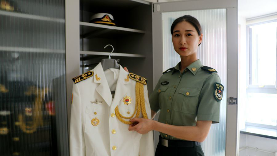 实拍仪仗女兵的日常生活,最后那张,一脸淡妆亭亭玉立|女兵|淡妆|军装