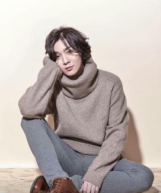 斗鱼张大仙微博发了2个字,为何800多人让他要勇敢!