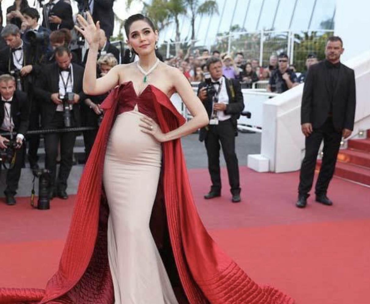 "范冰冰"挺着大肚子走国际红毯, 开创史上第一位