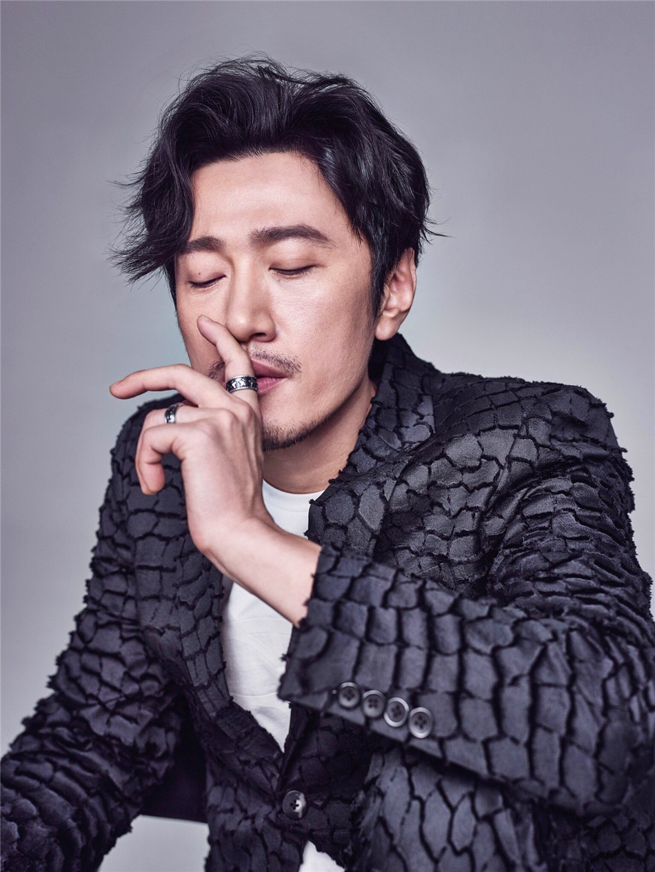 近日,实力派演员朱刚日尧曝光一组写真.