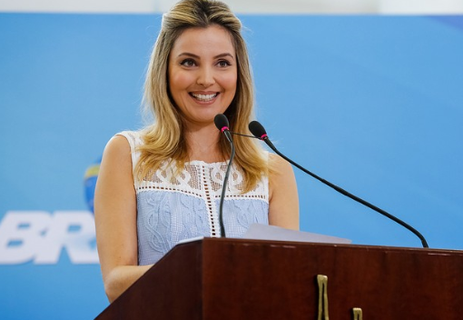 马克龙比妻子小24岁更离谱巴西总统跟老婆年龄相差44岁