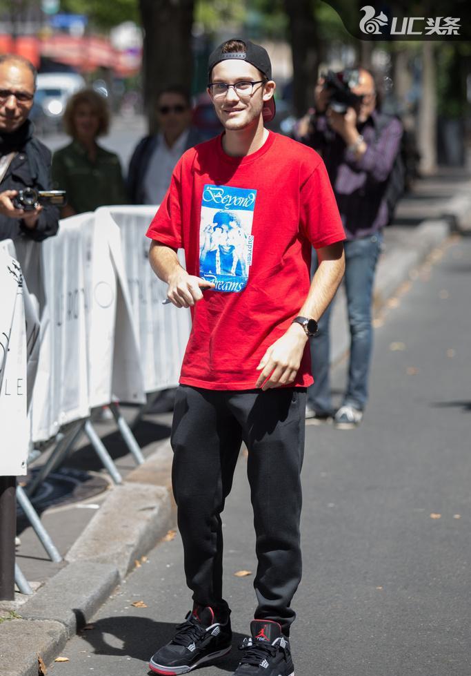 当地时间2017年7月21日,法国巴黎,席琳·迪翁(celine dion)16岁儿子