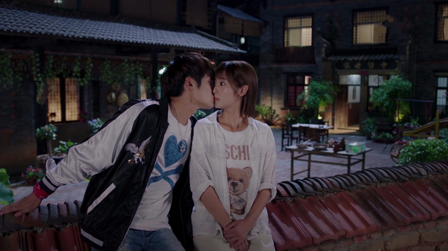 高甜预警热血狂篮小哥哥佟梦实与邢菲墙头甜蜜kiss