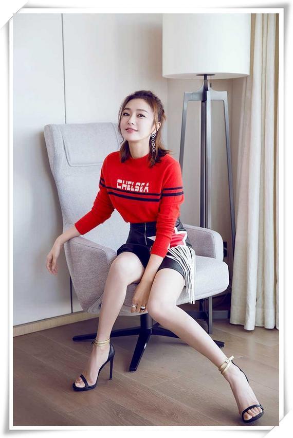 看了秦岚短裤,男人都要怀疑人生,网友:这腿竟然留不住黄晓明?