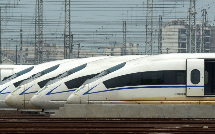 中日动车较量,哪个稳定性更好,哪个更美观_新浪看点