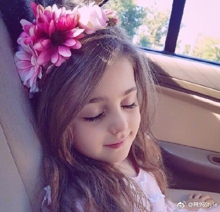 伊朗8岁小女孩mahdis,被外国网友们称为"全球最美女孩"