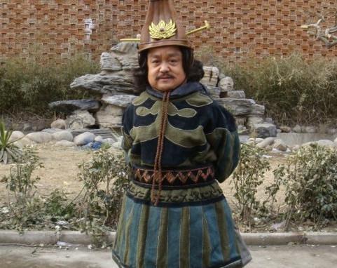 他身高1米1,做群众演员20年,却娶到小他18岁的妻子!身高1.