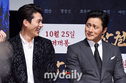 韩国艺人玄彬张东健出席新片《猖獗》发布会
