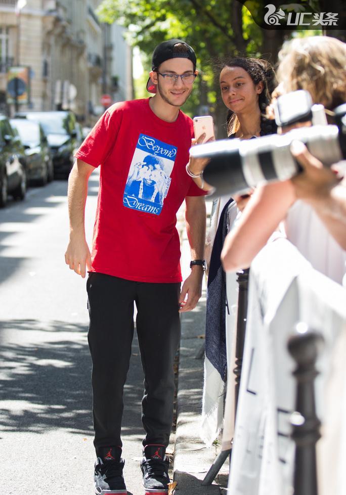 当地时间2017年7月21日,法国巴黎,席琳·迪翁(celine dion)16岁儿子