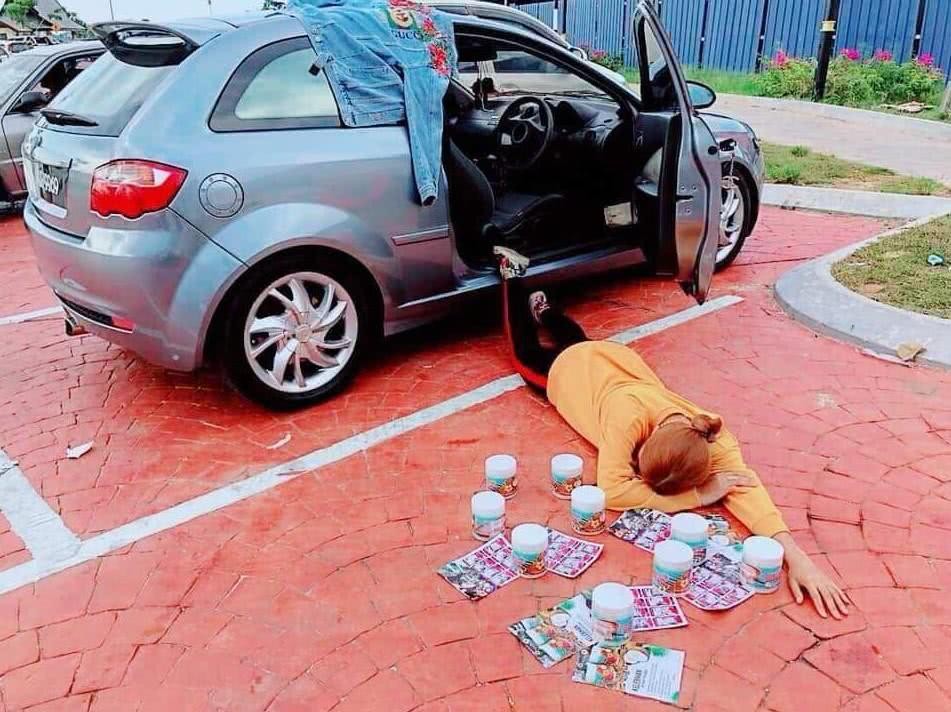 国外网友豪车"摔富"姿势,已经被网友玩坏了