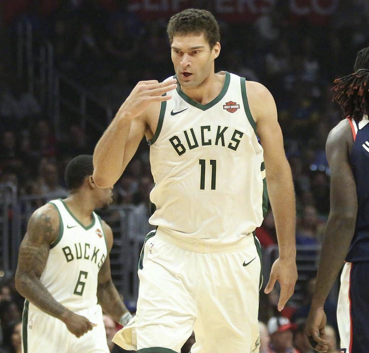 奥胖泪奔!中锋单场狂飙8记三分,大洛佩兹咋如此变态?