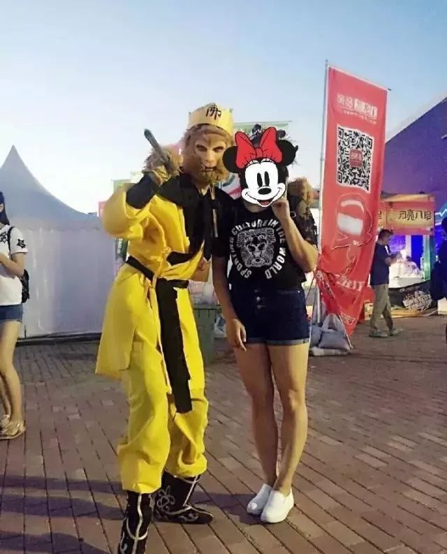 小编就发过一篇推送 在秋林商圈"孙悟空"冒充聋哑人与游人拍照 照完
