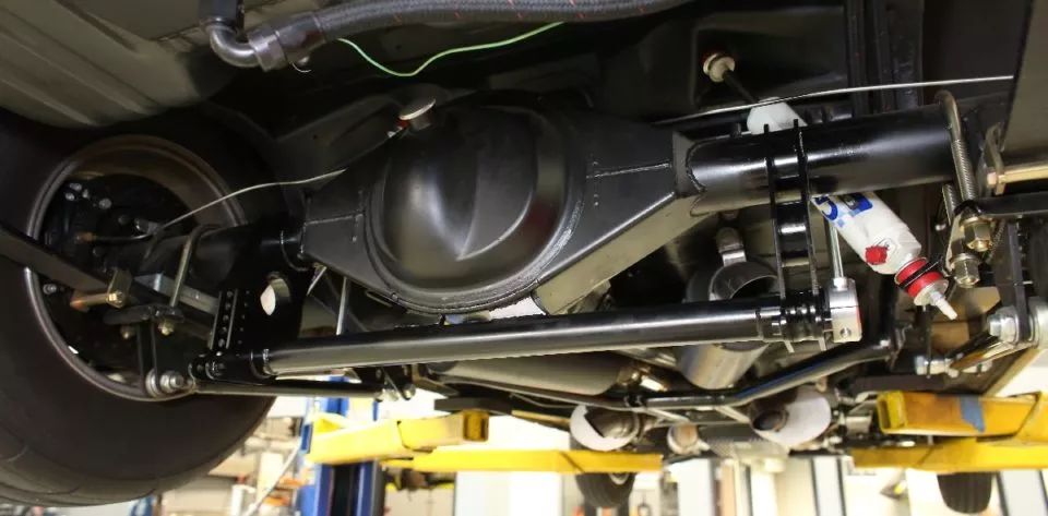 德系豪华车企都在用,扭力梁悬架真的一无是处吗?