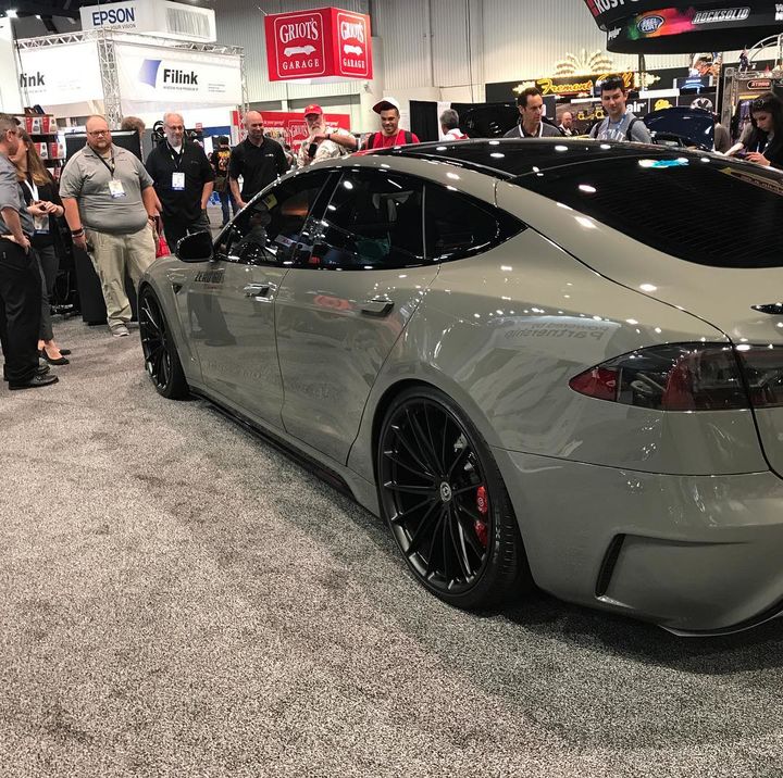 特斯拉models改装车身套件酷似战斗机