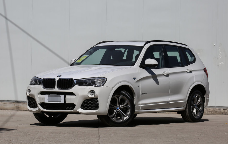 水平狭长的led尾灯,看上去动感十足,而宝马x3的车身看上去要比奔驰glc