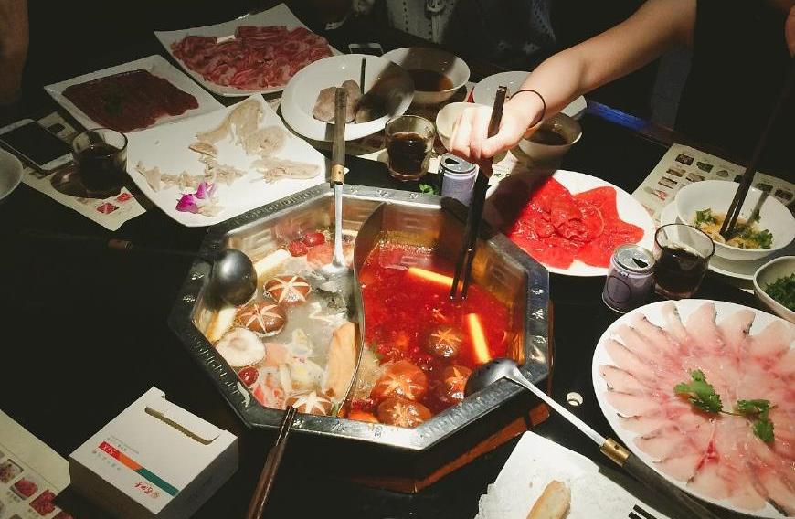 吃火锅,这4个行为都是不好习惯,服务员一看便知你不常吃火锅!