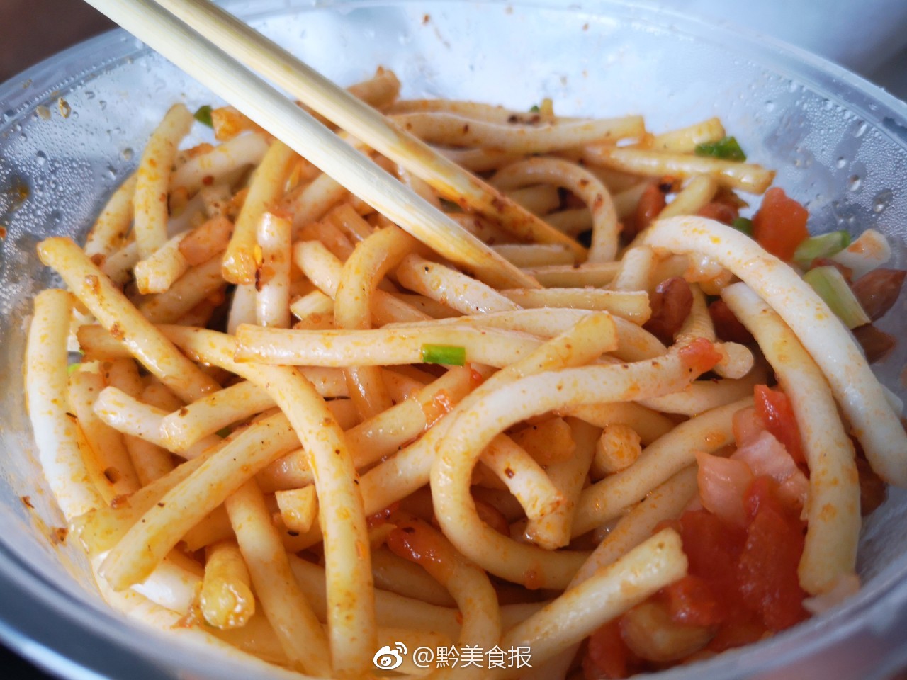 贵阳老素粉是贵阳的一个字号招牌外地人来到这里必点的一道美食