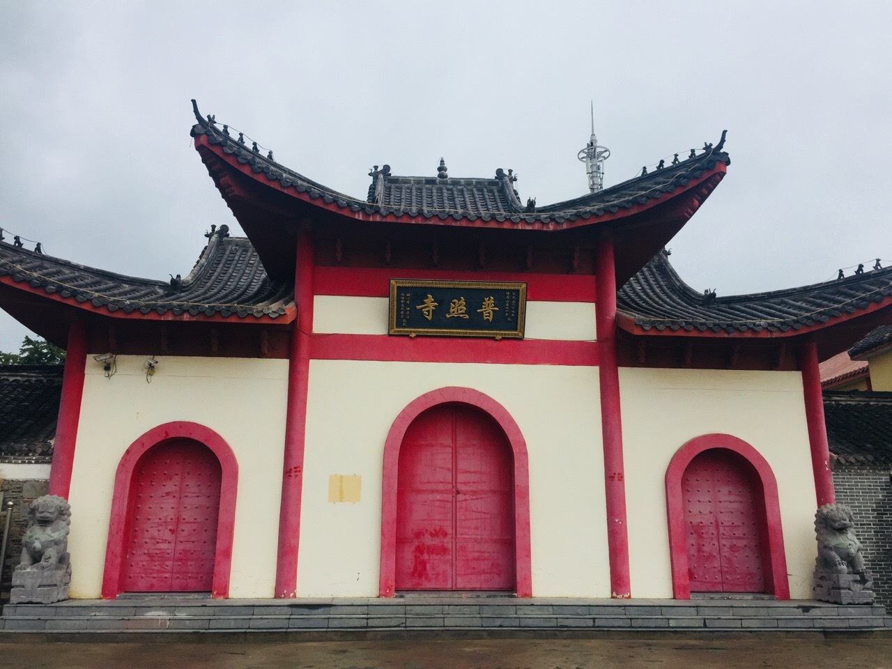 上午,佛学网拜访连云港普照寺