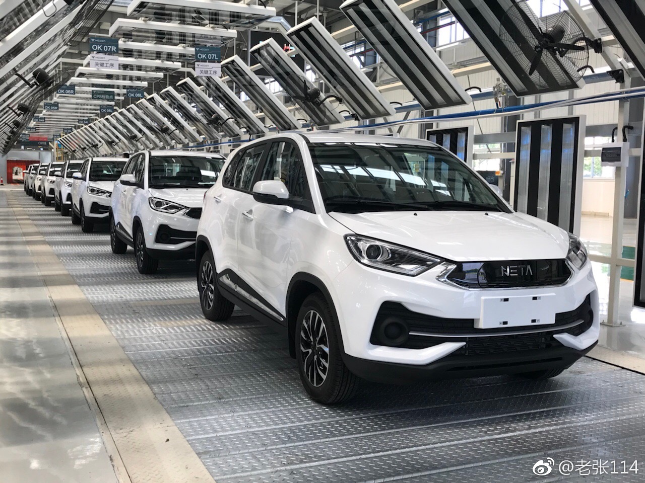 今天上午在浙江桐乡合众新能源公司的厂房内-新浪汽车