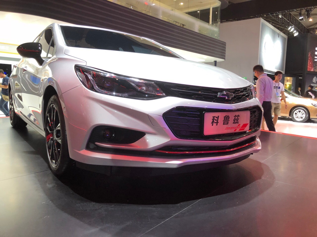 雪佛兰redline尚红系列发布,科鲁兹redline售价为12.59万-14.99万