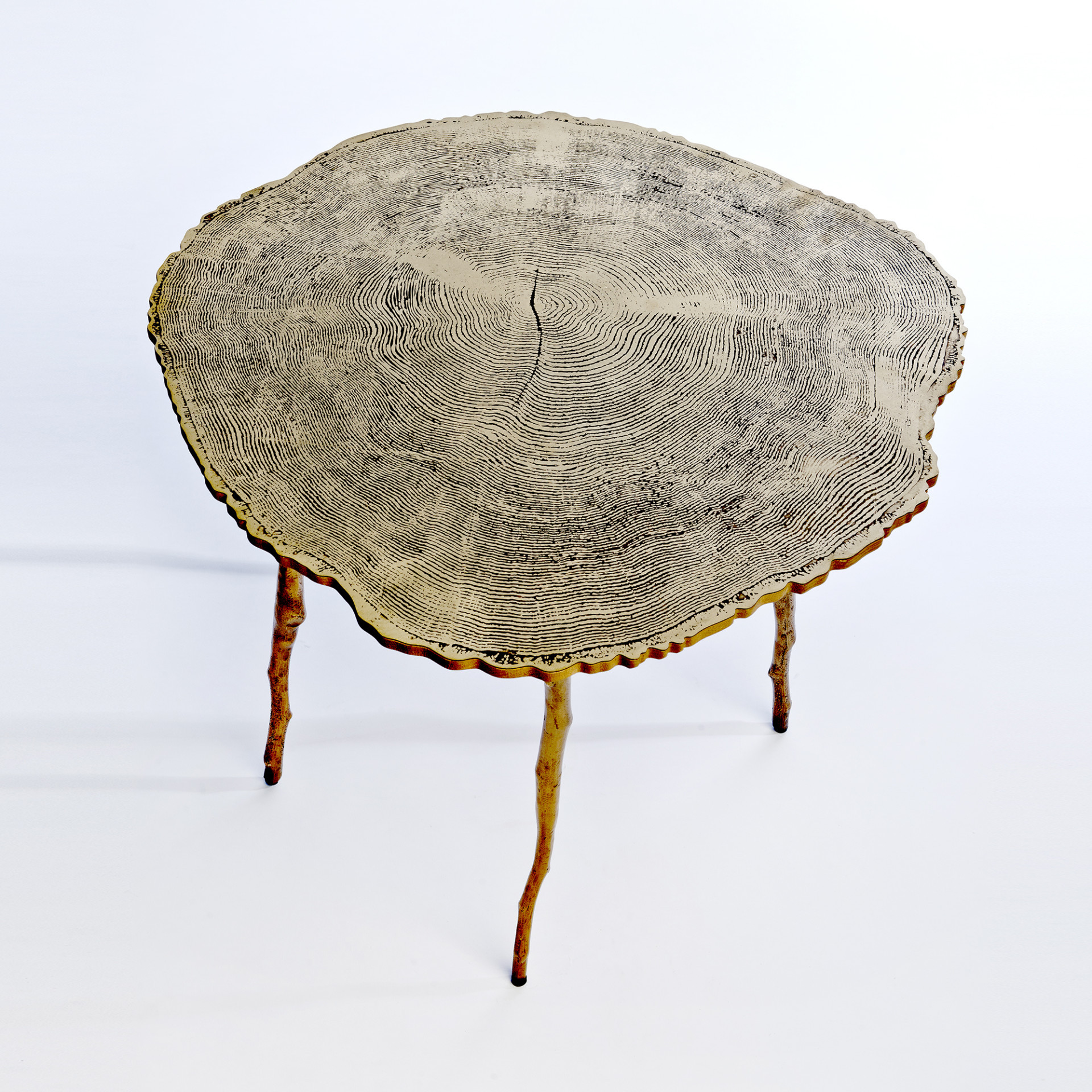 树桩图案转化为金属椅子 | 以色列设计师 sharon sides 运用蚀刻工艺