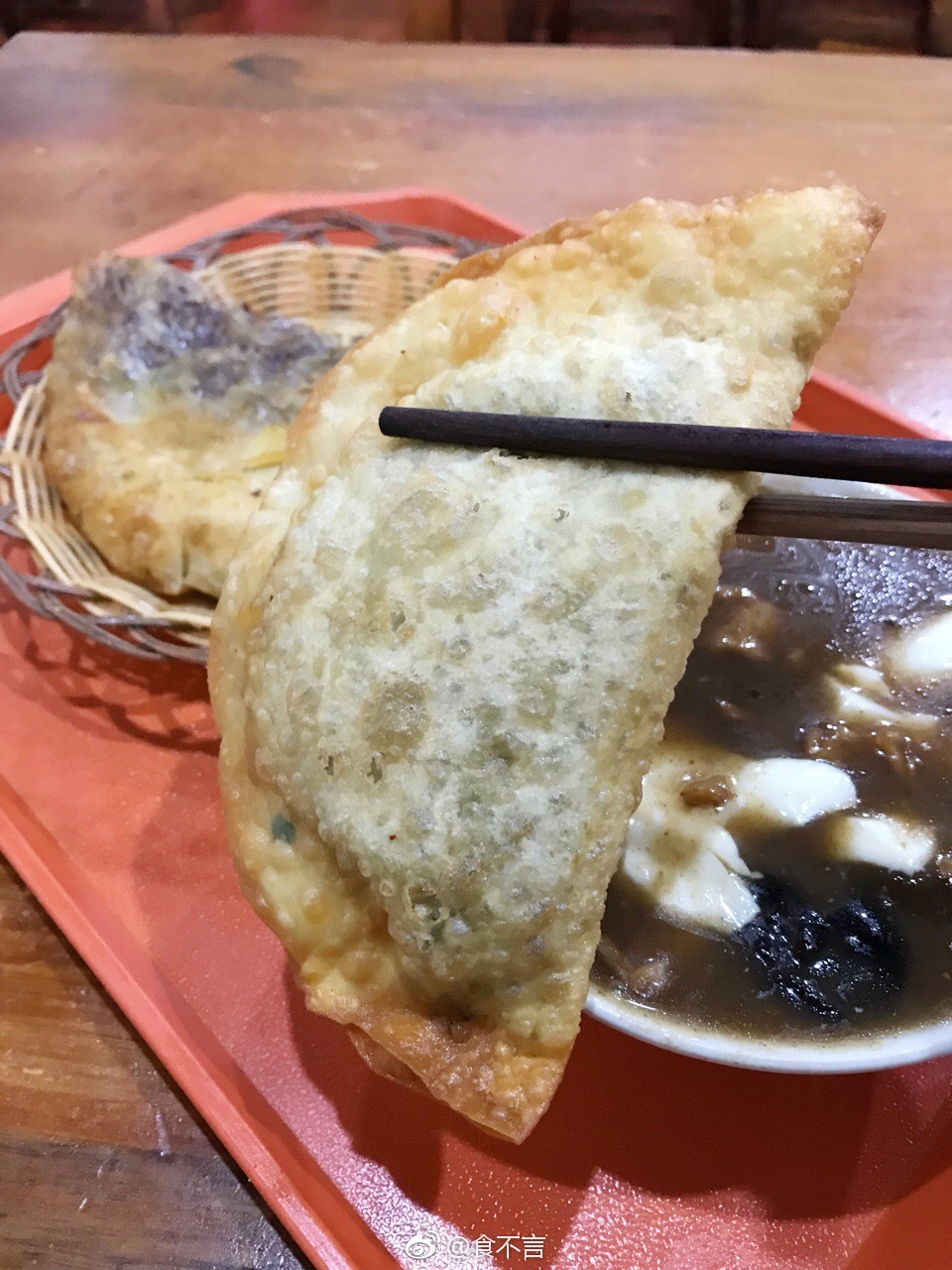 两掺儿～他家的胡辣汤口味不刺激配上豆腐脑显得更加清爽年纪大了已经