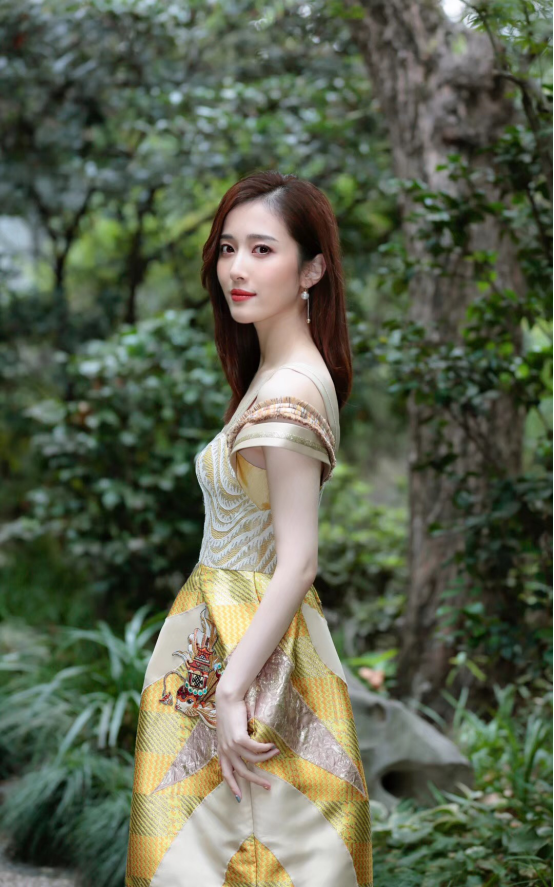 马赛罗欧根杨欣颖现身上海时装周养眼组合惊艳亮相