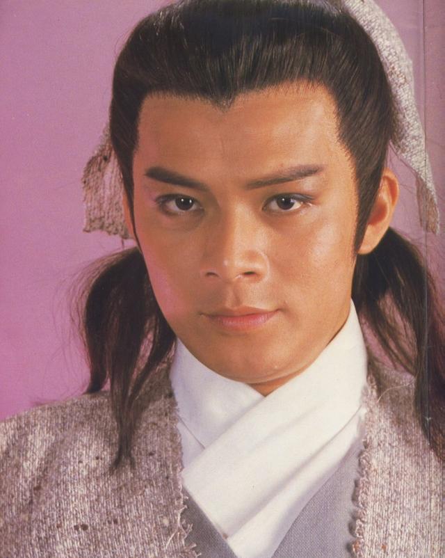 "降龙十八掌"是黄日华的专属神功,在金庸两部作品中出现