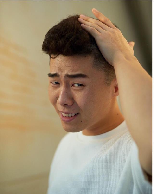 这不,堂主不久前发了两张照片,分别是他和他的搭档周九郎的帅照.