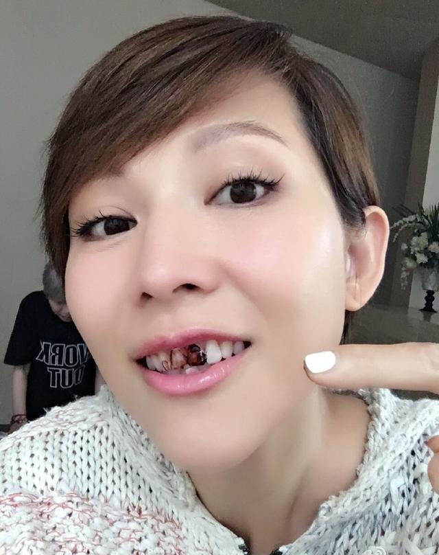 蔡少芬素颜逛菜市场,蹲地上吃水果霸气侧漏!