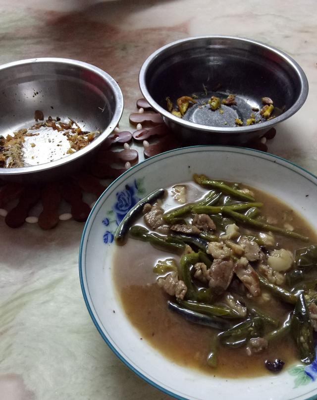 不就生了两女儿吗, 至于不帮带孩子, 还没餐饱饭给我吃吗