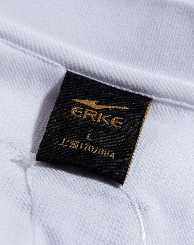 很多衣服的脖领标签那么扎人为什么厂家却不改进答案很简单