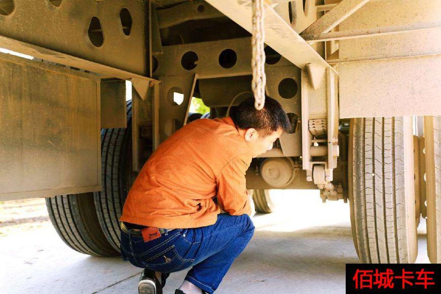 货车司机看到他们就想哭,那些泪水中含有心酸,无奈,不公